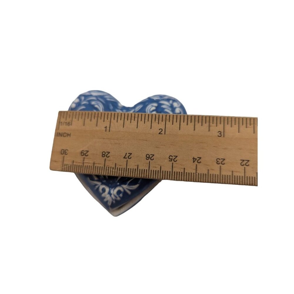 Vintage  Blue & White Ceramic Heart Trinket Box w Raised floral design - Picture 6 of 11